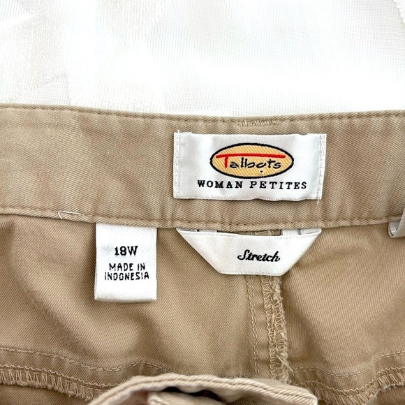 Talbots Stretch Khaki Capris. Decorative Back Pockets. Petite Size 18W - Picture 7 of 10